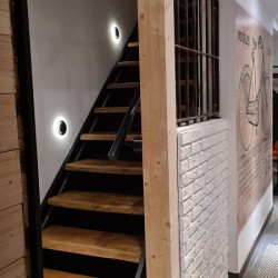 Kundenprojekt: Treppenstufen aus verleimter Eiche mit Baumkante!